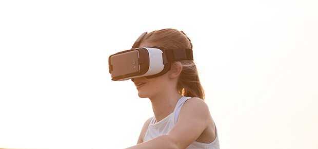 vr_virtual-reality_kvinde_girl_woman